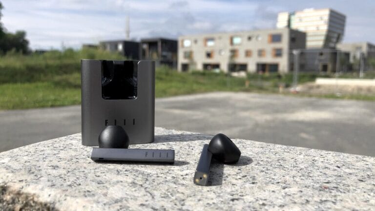 Няколко актуални предложения за безжични слушалки earbuds